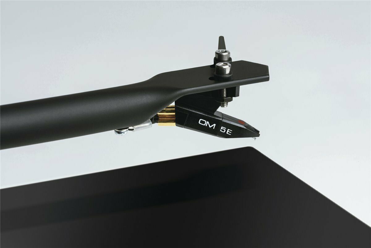 Pro-Ject Проигрыватель пластинок T1 Phono SB OM5E, орех